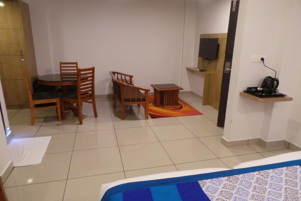 ホテル Saas Residency コージコード エクステリア 写真